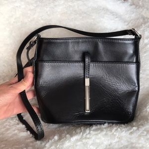 Vera Pelle Made in Italy Black Leather Crossbody/Shoulder  Bucket Bag